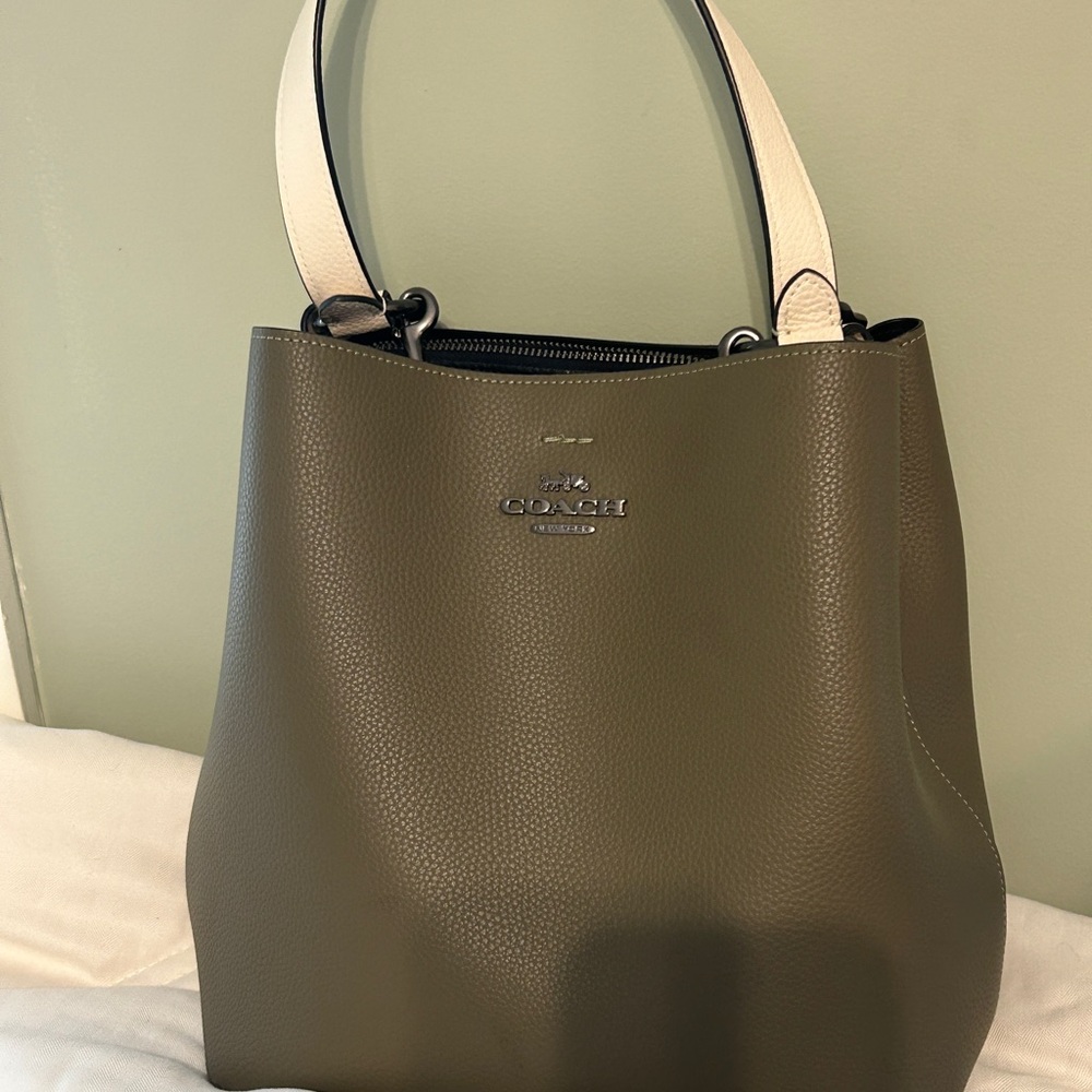 Coach Bucket Bag in Olive Green Leather